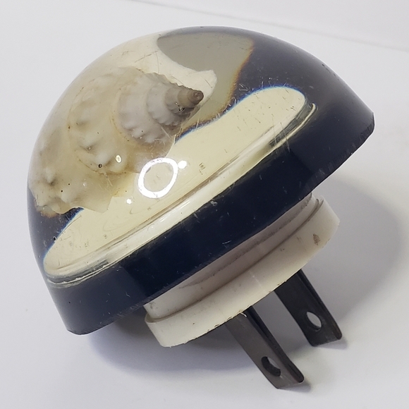 Night Light with Conch Shell Inside 3-D Style Vintage 2.25” Lucite Plug In - Picture 5 of 6